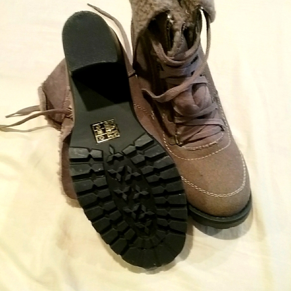 Faux suede winter boots - Picture 2 of 3